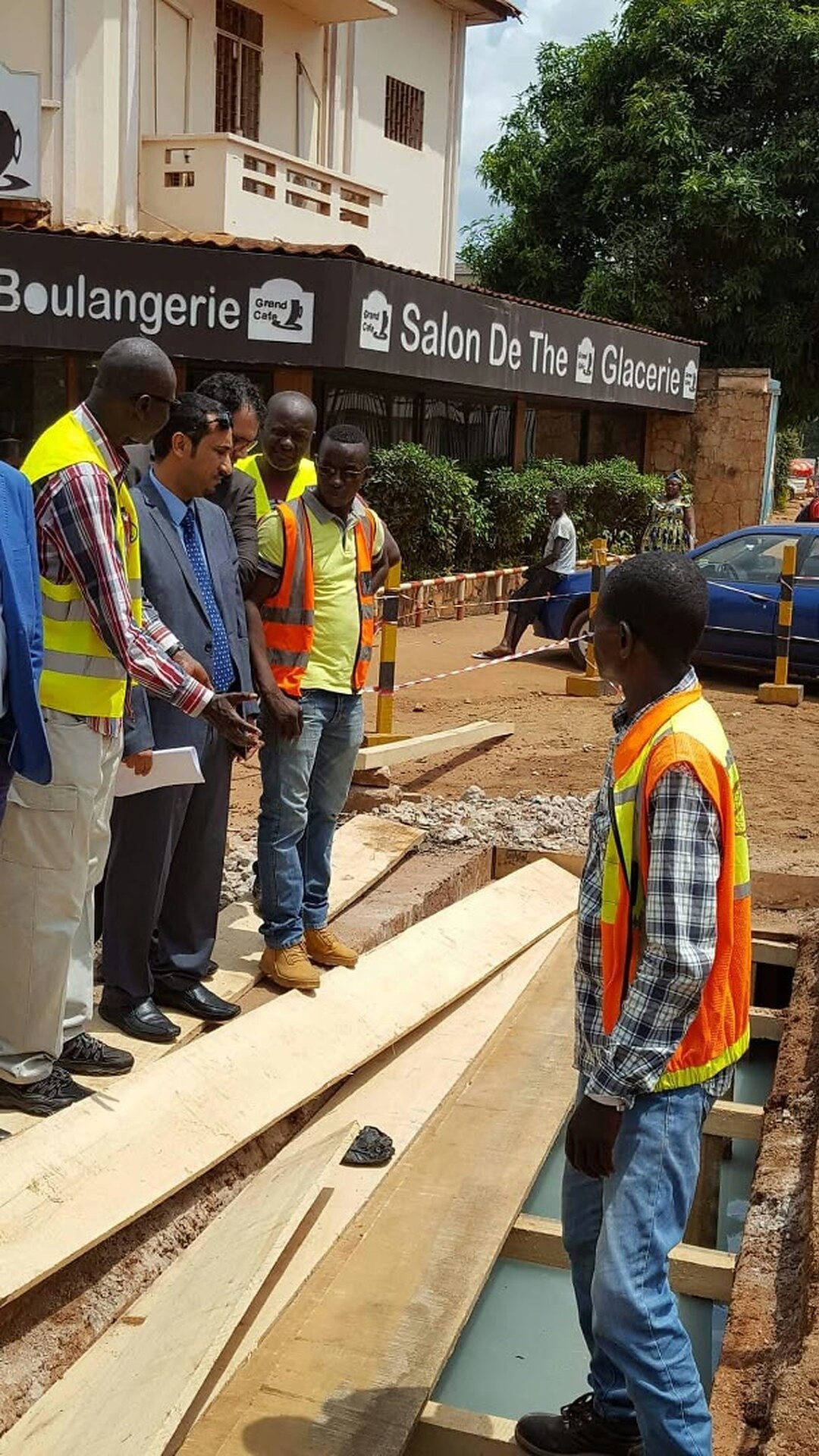 Visite technique du chantier de réparation des caniveaux à Bangui